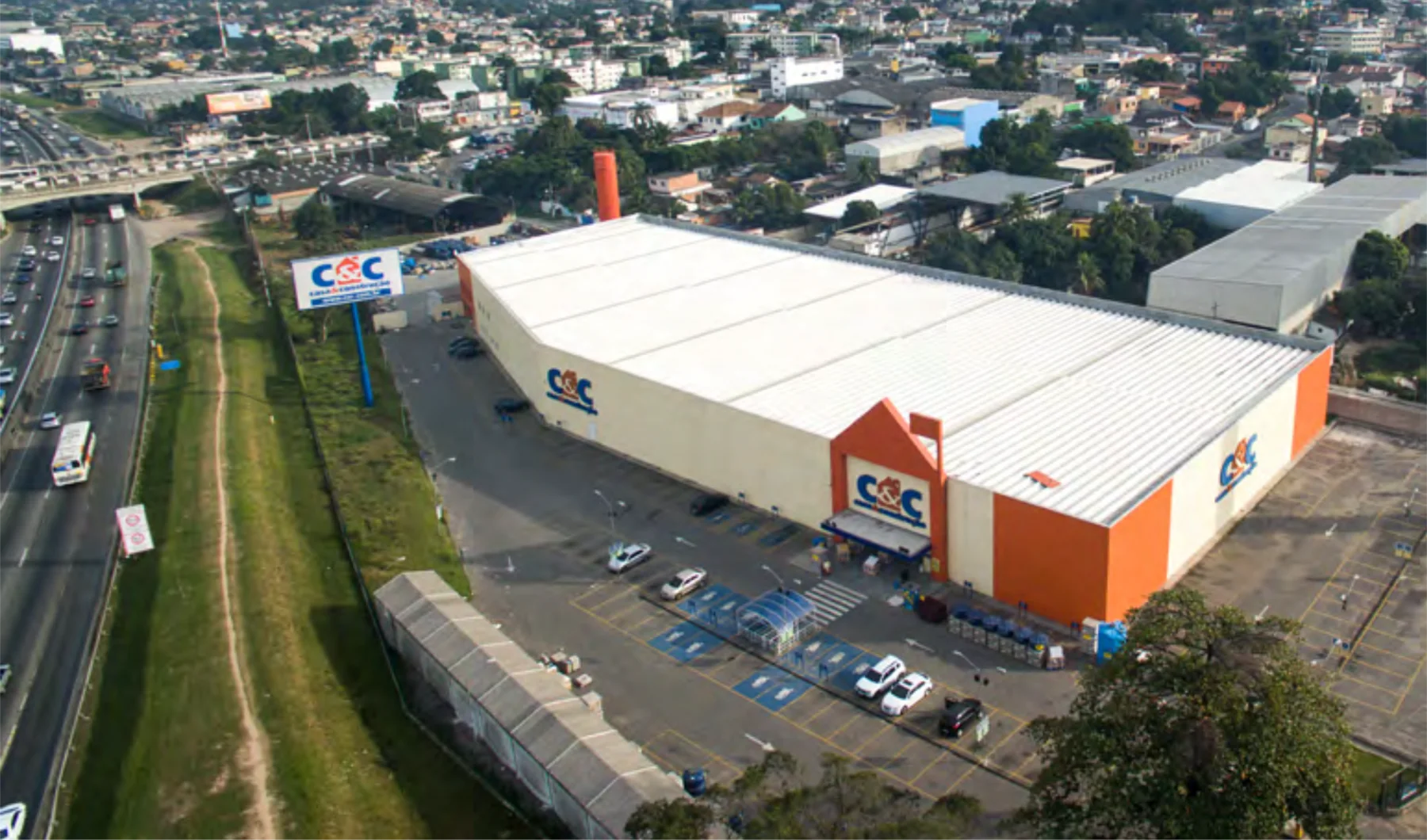 Vista aérea do galpão comercial C&C