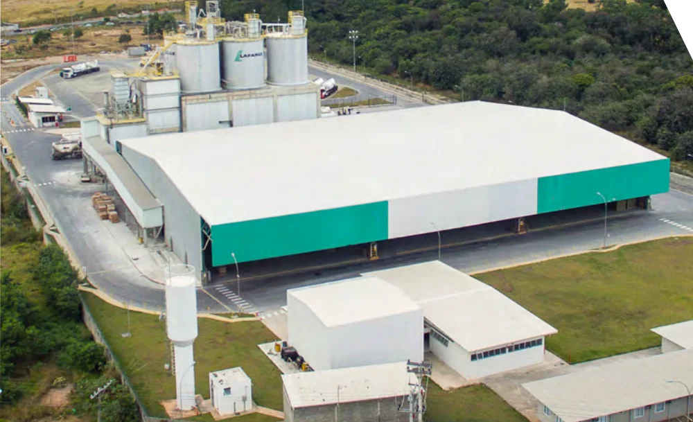 Vista aérea da unidade industrial LafargeHolcim